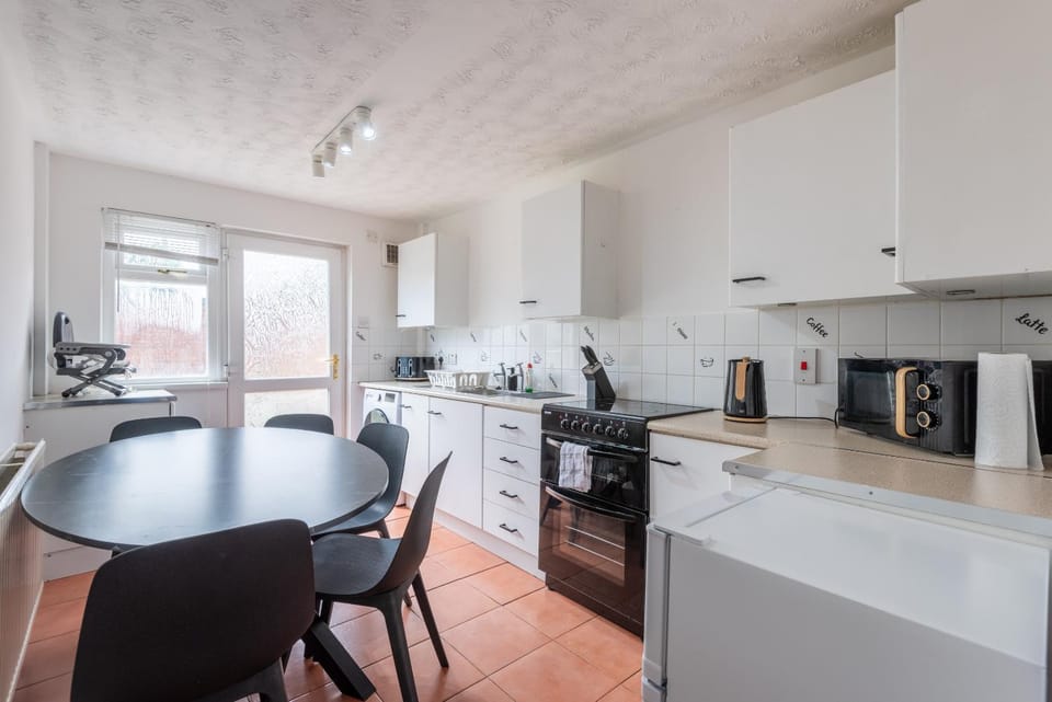 Bright 3BR Home in Central Belfast House in Belfast