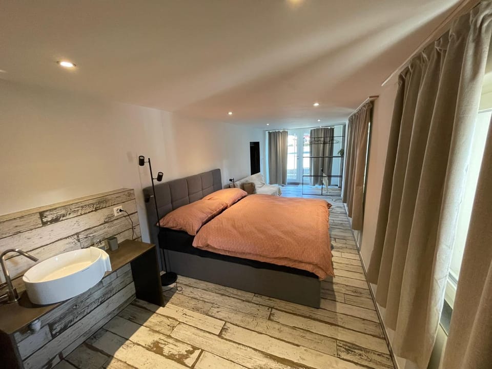 Bed, Photo of the whole room, Bedroom