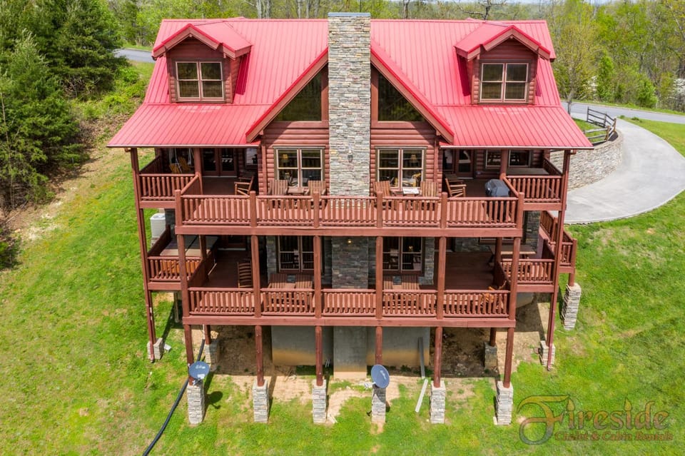 Property building, Spring, Day, Neighbourhood, Natural landscape, Bird's eye view, Balcony/Terrace, Seating area