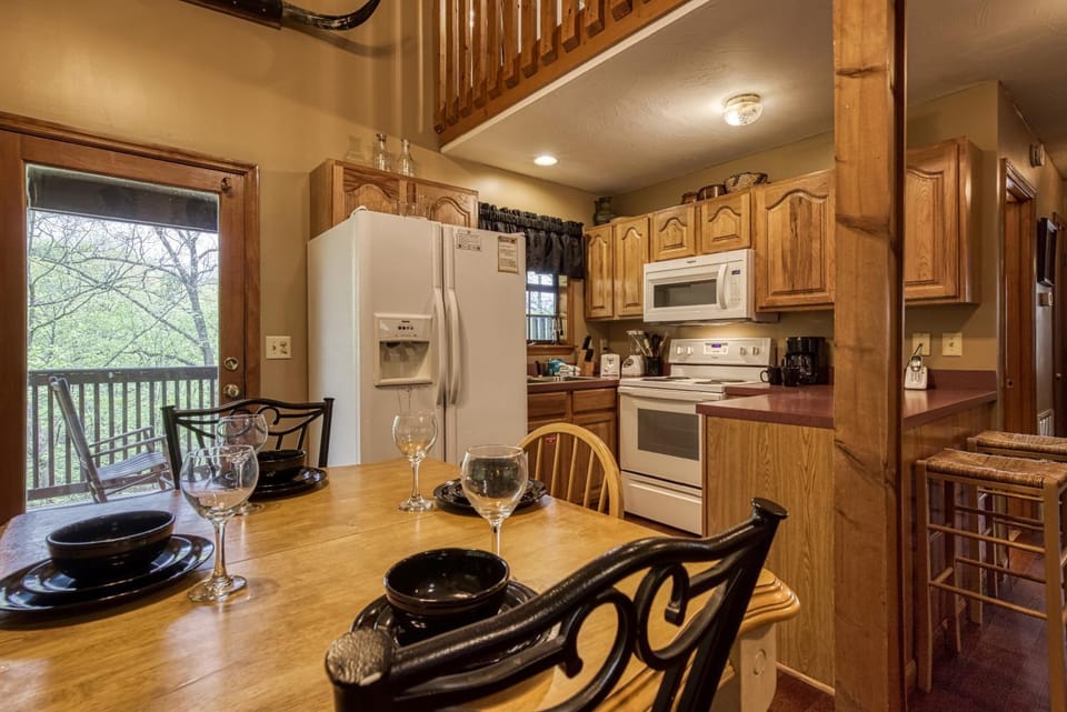Coffee/tea facilities, Balcony/Terrace, Kitchen or kitchenette, Seating area, Dining area, dishwasher, microwave, oven, stove, toaster