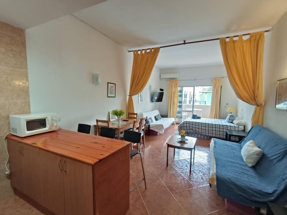 Living room, Photo of the whole room, Seating area, Bedroom