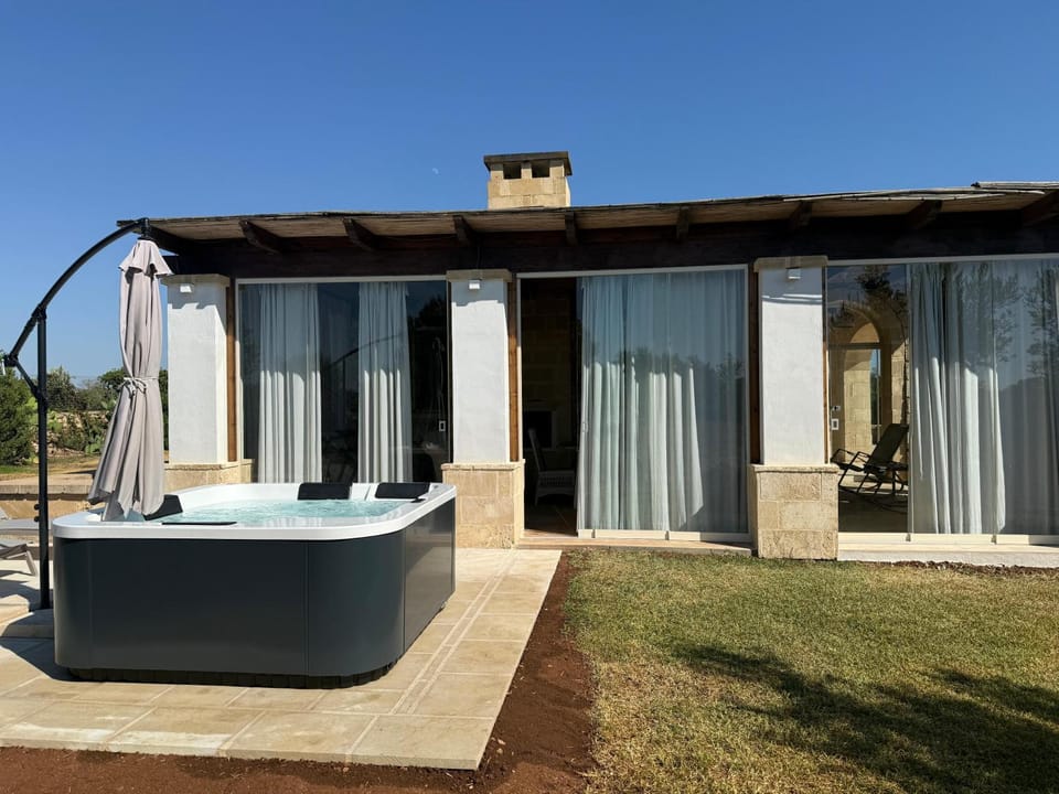 Villa Mary con idromassaggio e uso area piscina Villa in Apulia