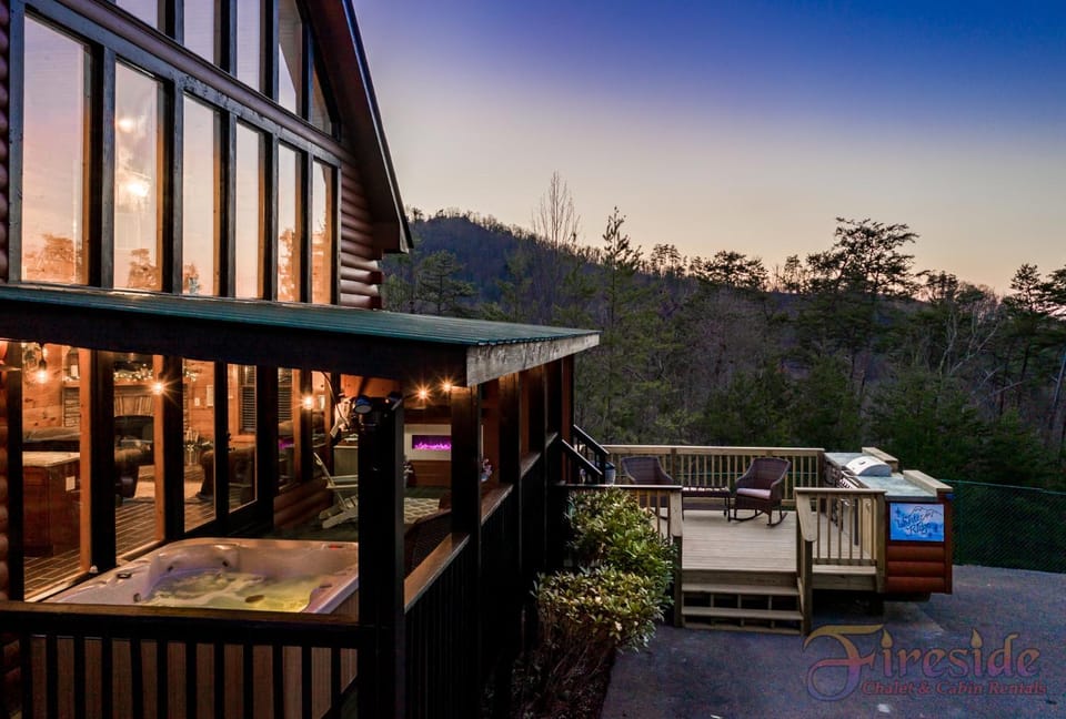 Property building, Patio, Night, Natural landscape, View (from property/room), Balcony/Terrace, Decorative detail, Mountain view, Parking, pet friendly