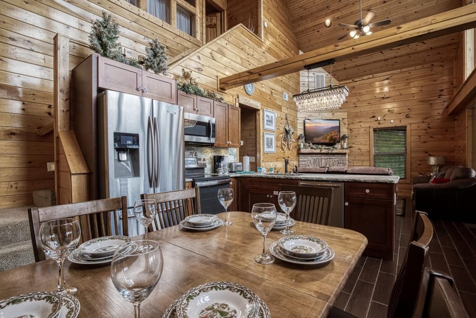 Communal lounge/ TV room, TV and multimedia, Coffee/tea facilities, Kitchen or kitchenette, Living room, Decorative detail, Seating area, Dining area, dishwasher, fireplace, microwave, oven, pet friendly, stove, toaster, kitchen