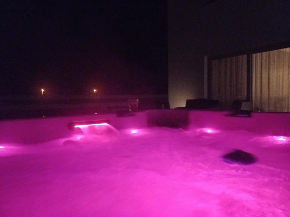 Night, Hot Tub