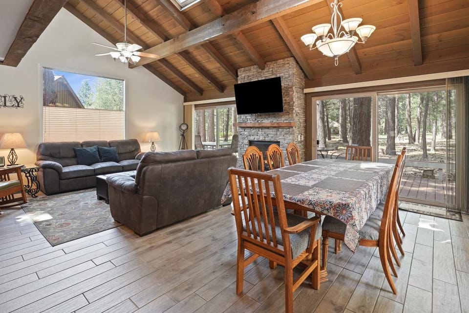 4br 2 Bath home in 2 Landrise House in Sunriver