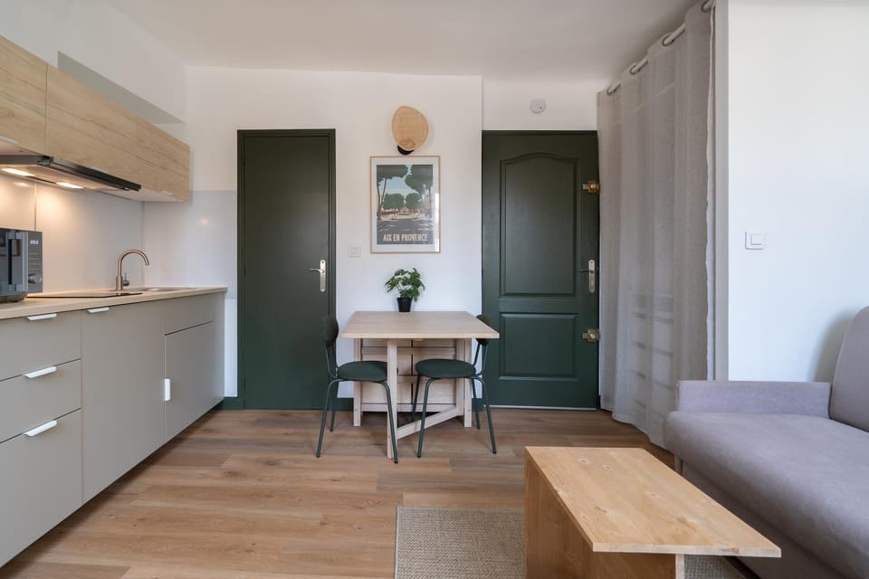 Kitchen or kitchenette, Living room