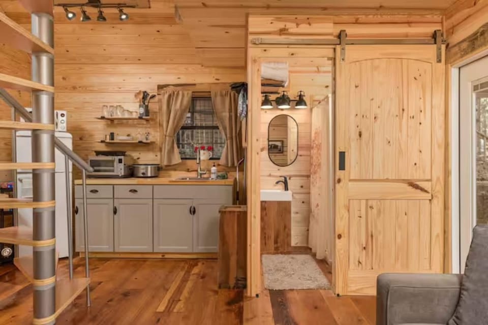 Kitchen or kitchenette, Seating area