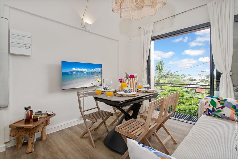 Communal lounge/ TV room, TV and multimedia, View (from property/room), Balcony/Terrace, Living room, Dining area, Evening entertainment