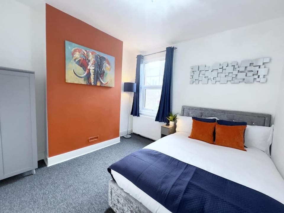 2BR House,SE27, Parking,Garden,near West Norwood Station House in London Borough of Southwark