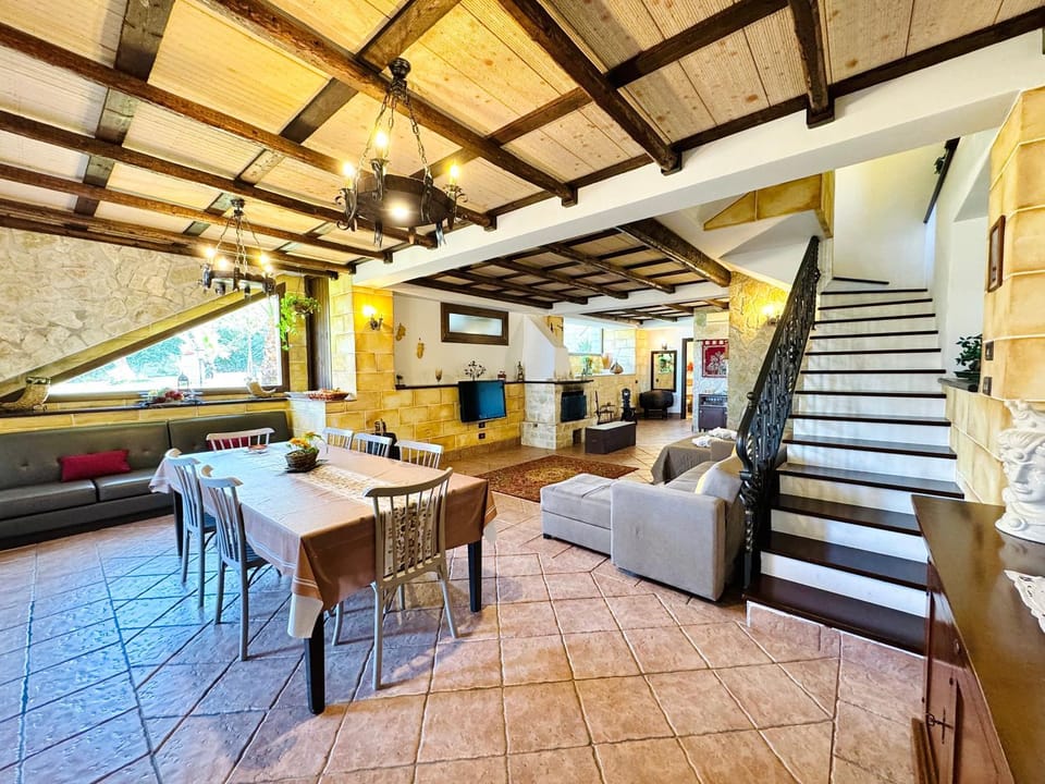 Living room, Dining area