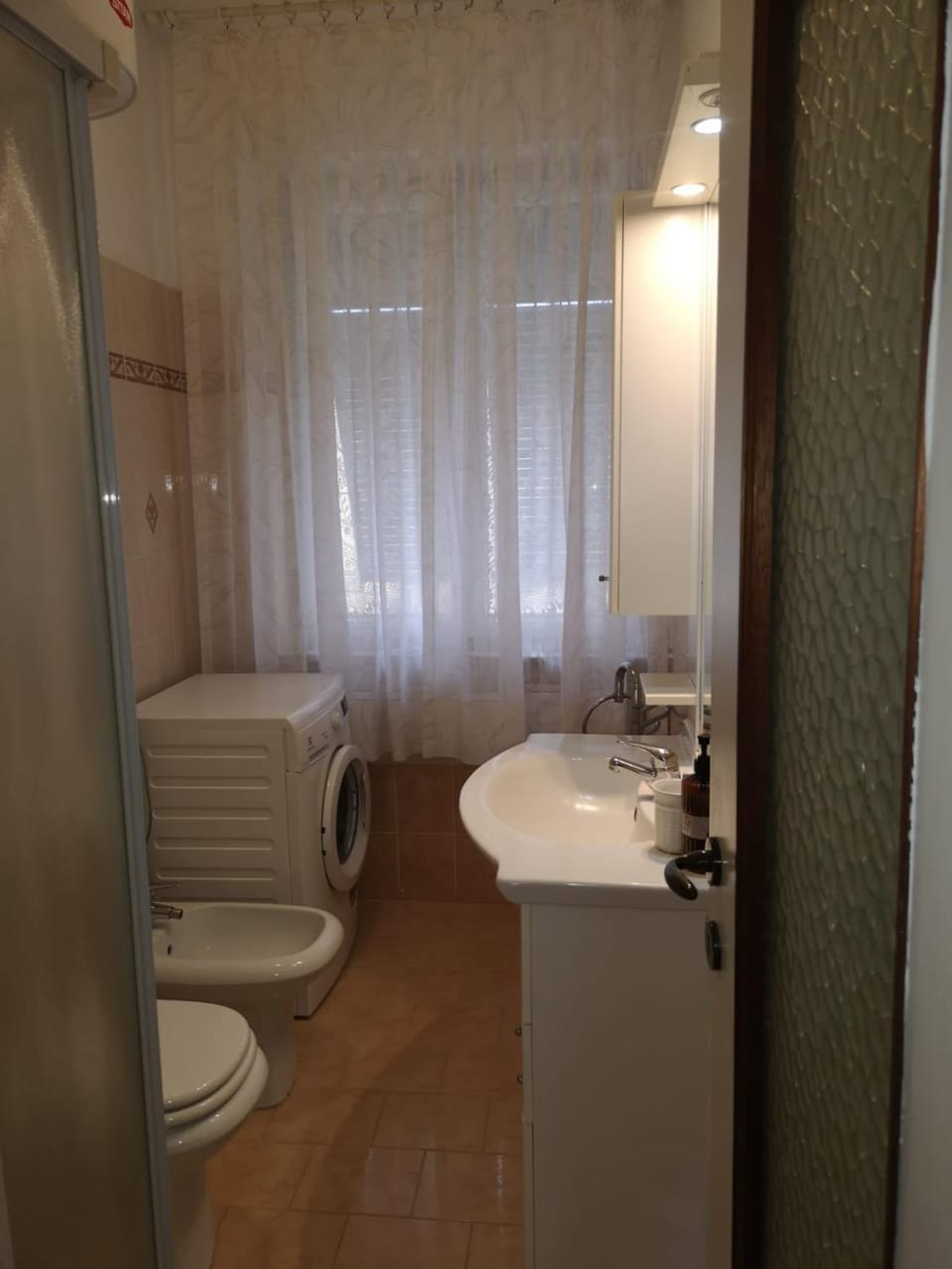 Shower, Toilet, Bathroom, bidet, towels, washing machine