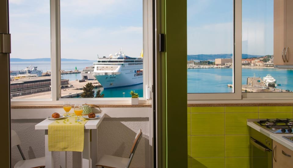 Balcony/Terrace, City view, Sea view