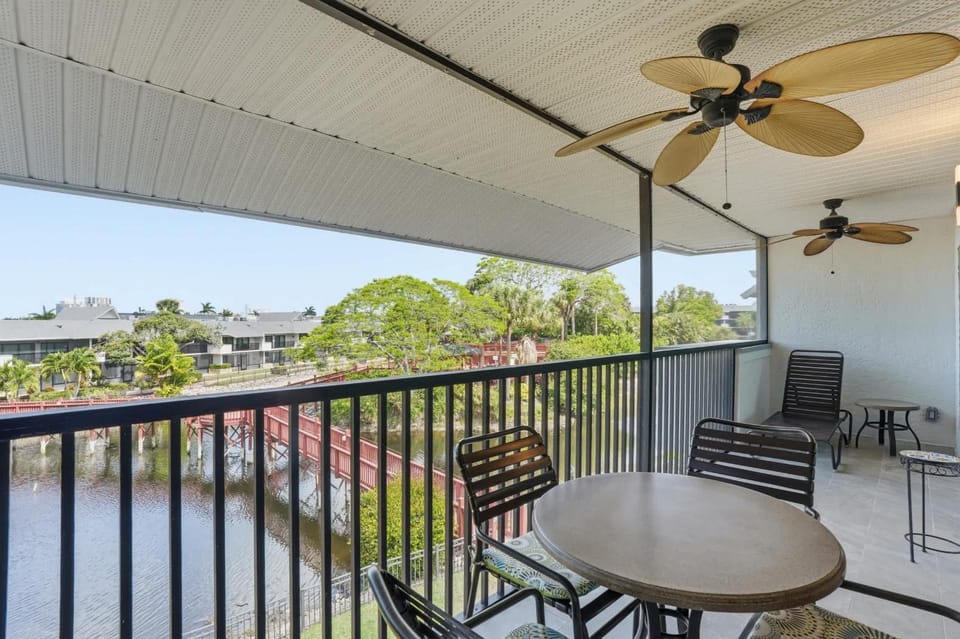 Scenic Resort Views From This 3rd Floor Deluxe Condo House in Naples
