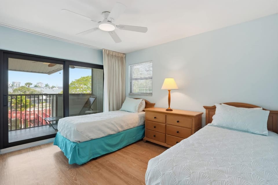 Scenic Resort Views From This 3rd Floor Deluxe Condo House in Naples