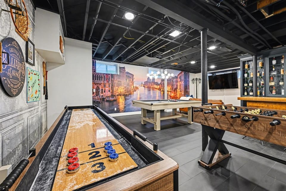Hot Tub Game Room Sauna Deck Fire Pit Walk to StadiumDowntownPark House in Ann Arbor