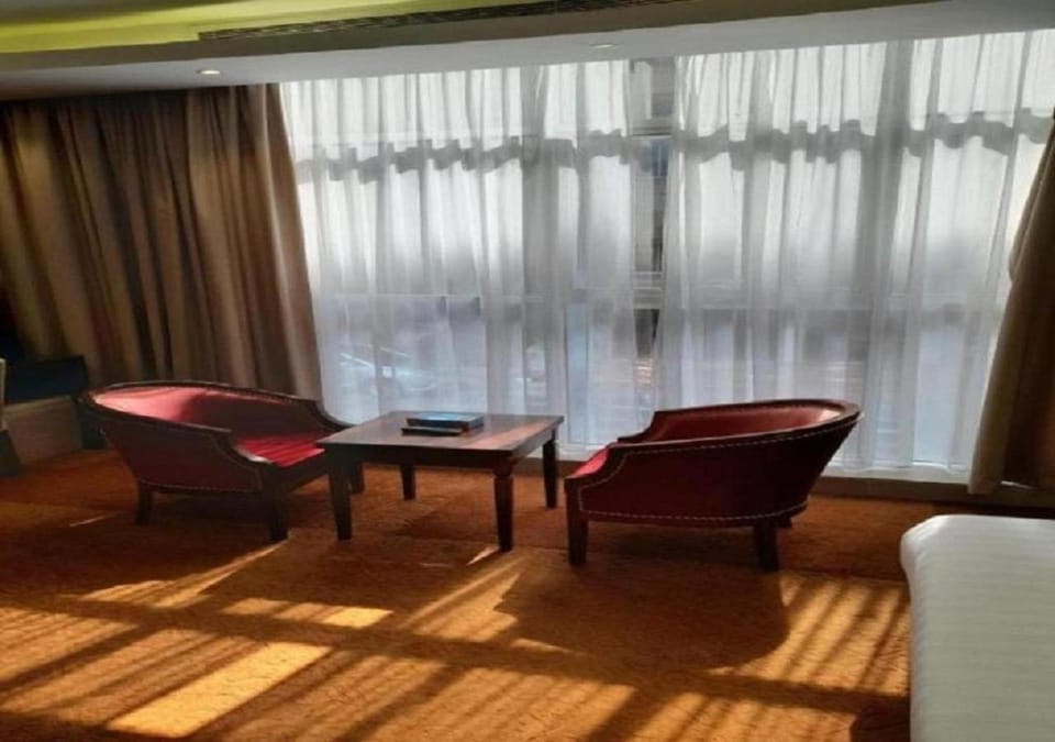 Bed, Living room, Photo of the whole room, Seating area, Bedroom