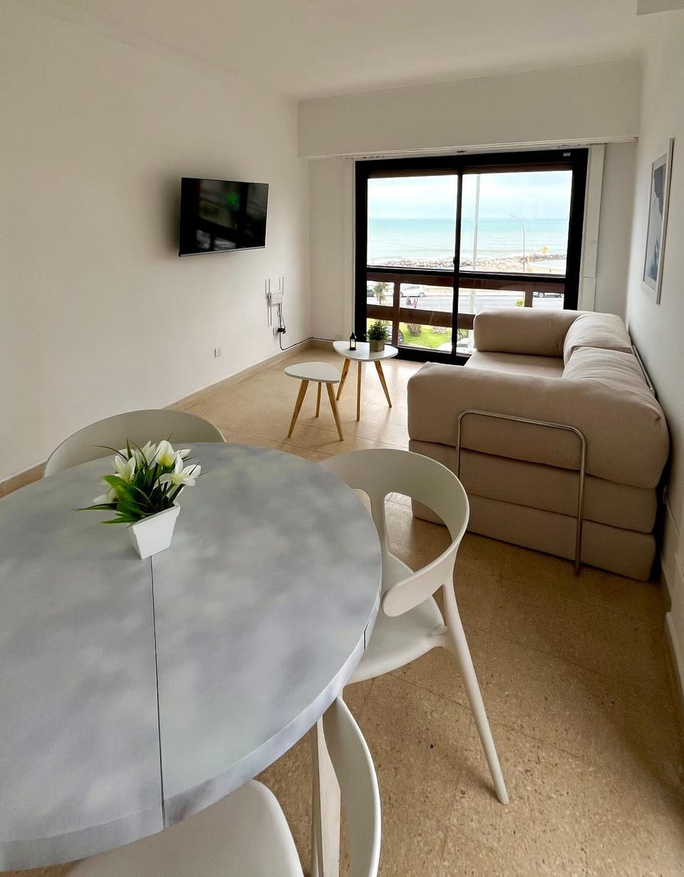 Communal lounge/ TV room, Seating area, Dining area