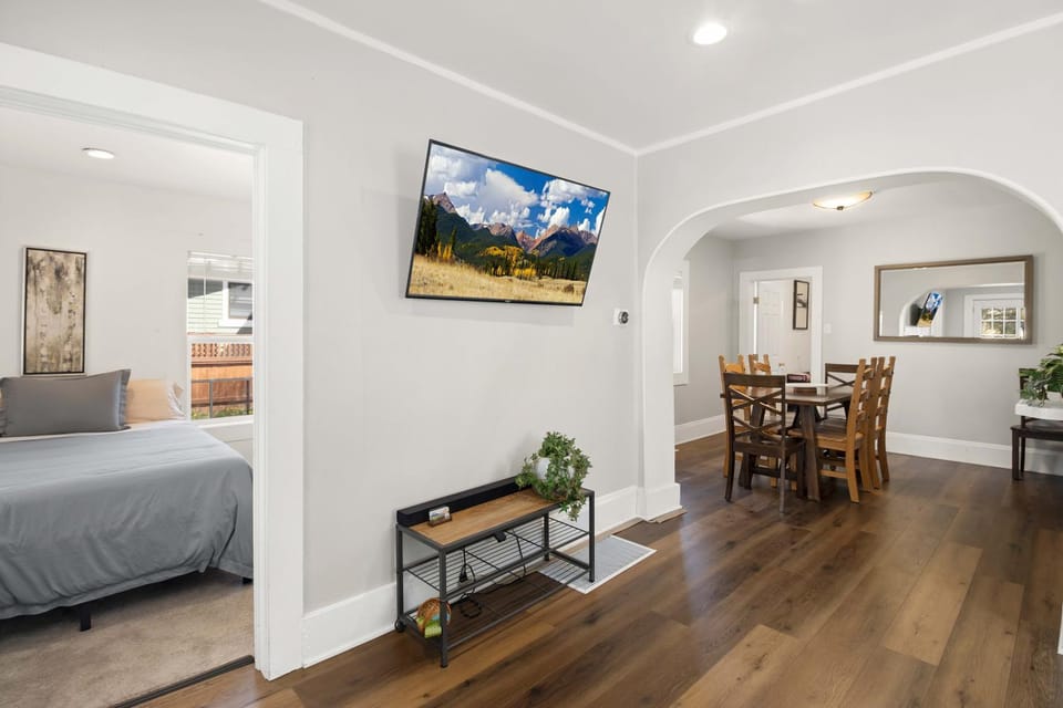 Charming, Historic! Walking Distance to Town! House in Glenwood Springs