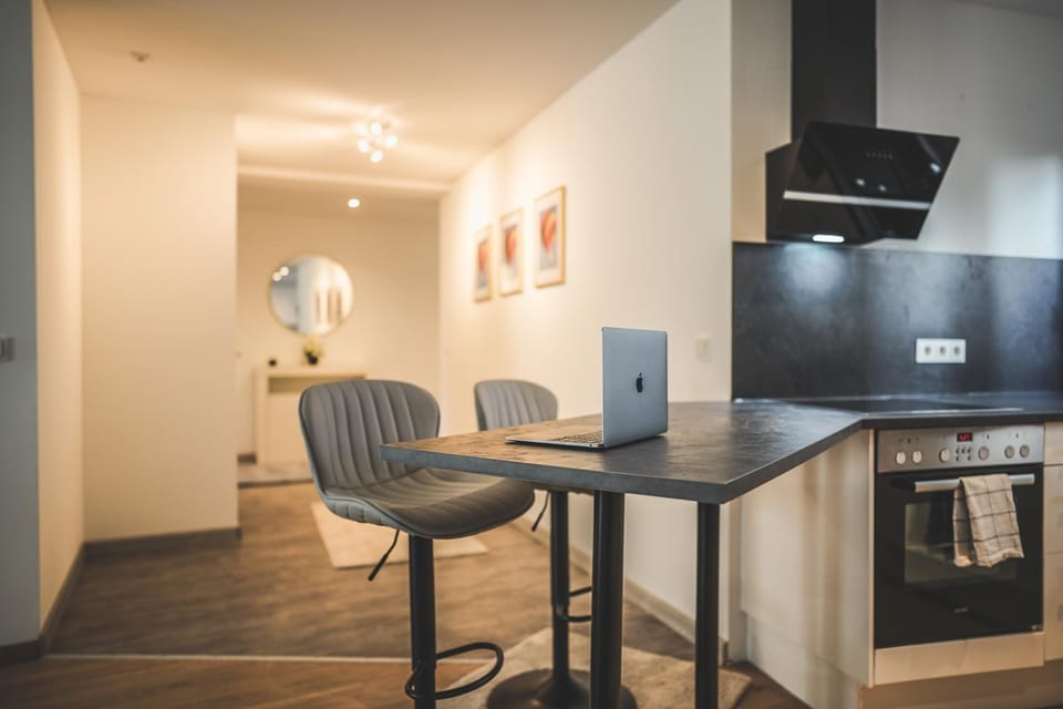 Exklusives Apartment Sinsheim Luxus, 75 TV & Top Lage WeHome Premium Apartment in Sinsheim