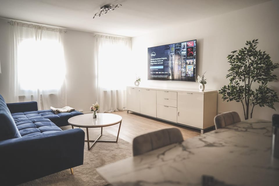 Exklusives Apartment Sinsheim Luxus, 75 TV & Top Lage WeHome Premium Apartment in Sinsheim