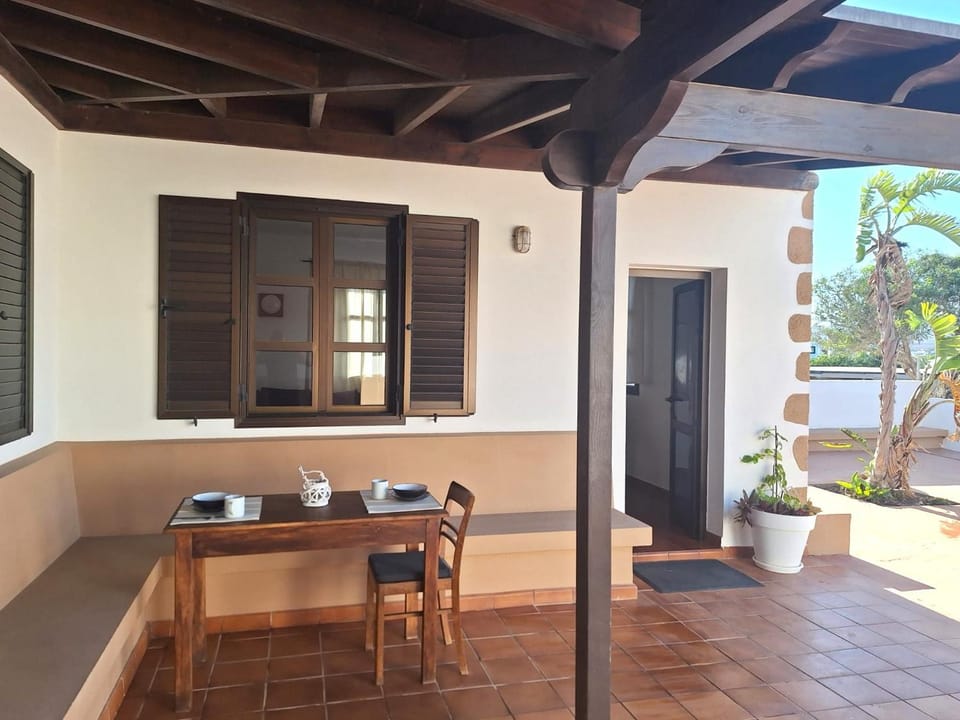 Facade/entrance, Balcony/Terrace, Dining area