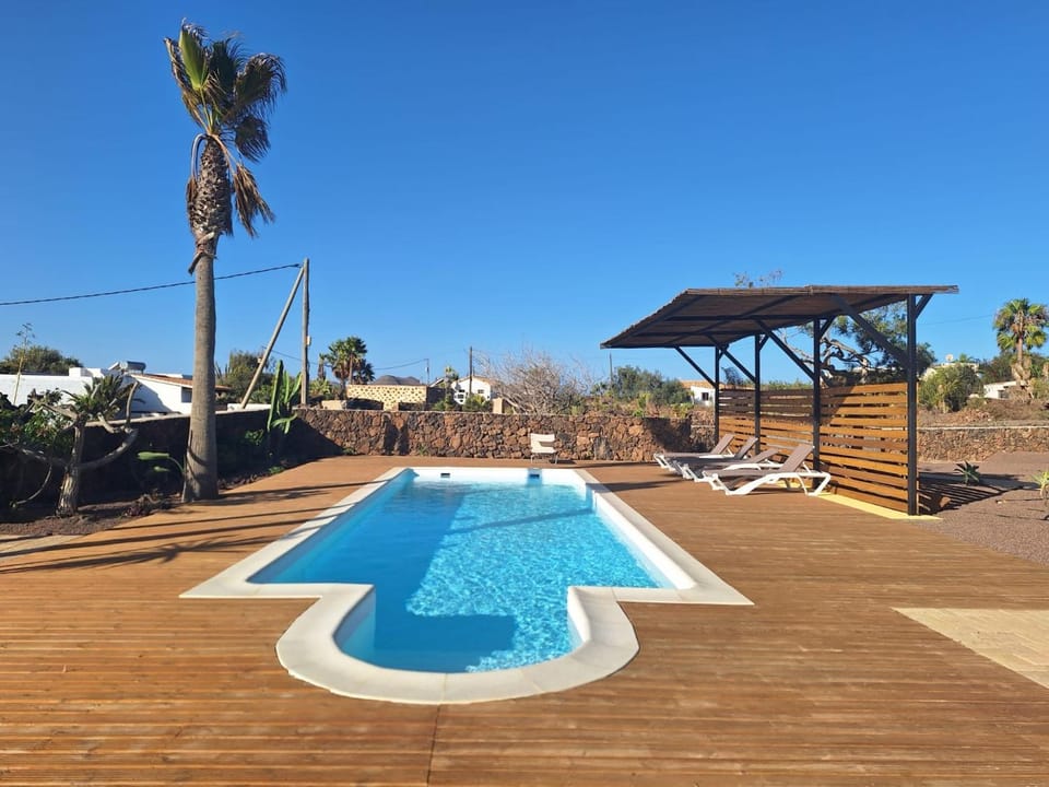 Off site, Swimming pool, sunbed