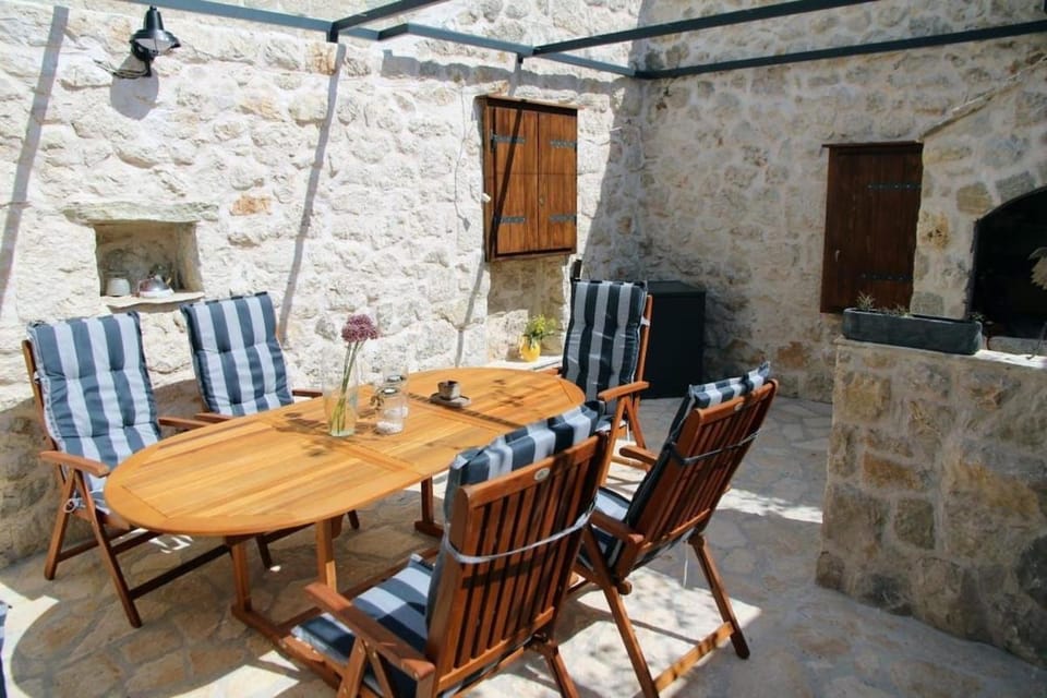Mountain Stone Villa with pool Villa in Split-Dalmatia County