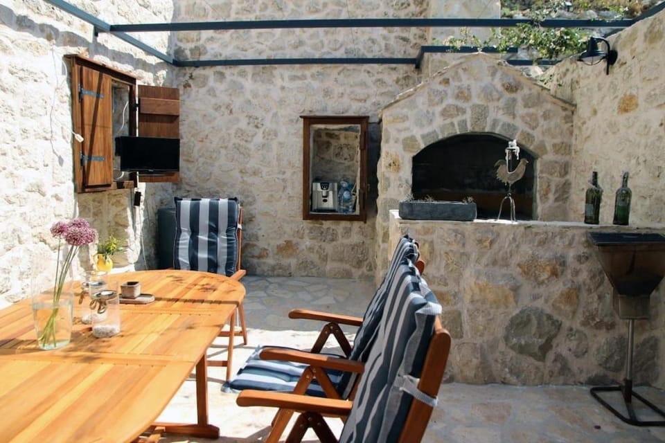 Mountain Stone Villa with pool Villa in Split-Dalmatia County