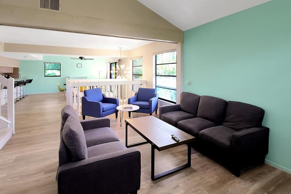 Living room, Seating area