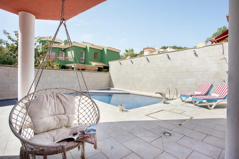 Property building, View (from property/room), Balcony/Terrace, Living room, Seating area, Pool view, Swimming pool, sunbed