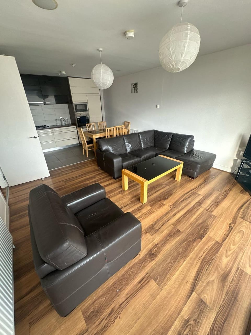 Kitchen or kitchenette, Living room, Seating area, Dining area