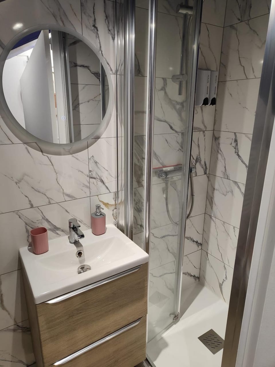 Parisian style 10 min from Paris Apartment in Aubervilliers