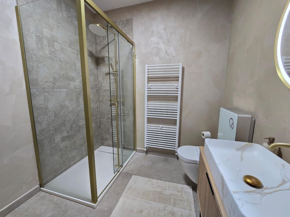 Shower, Bathroom