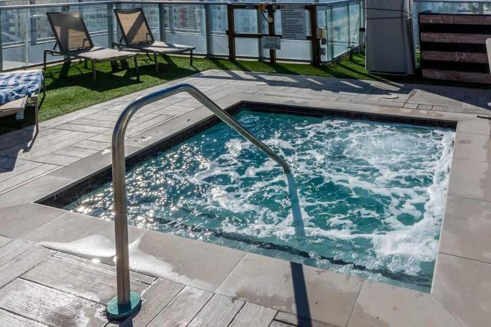 Property building, Hot Tub