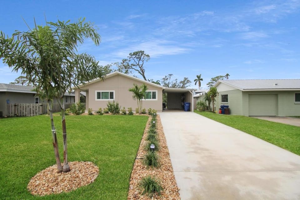Property building, Day, Natural landscape