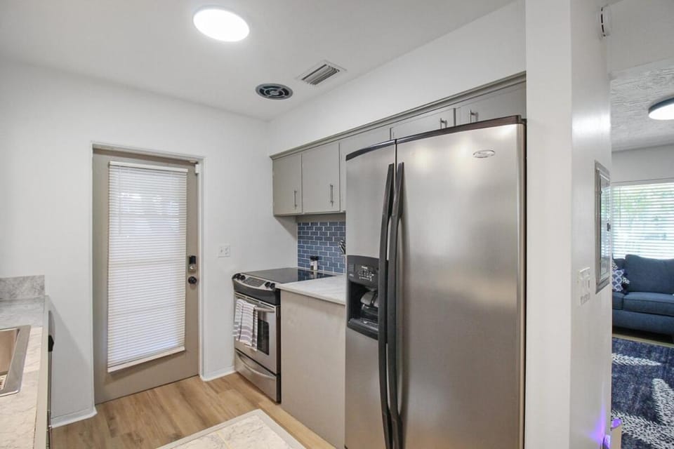 Kitchen or kitchenette, oven