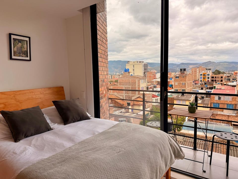 View (from property/room), Balcony/Terrace, Bedroom, City view