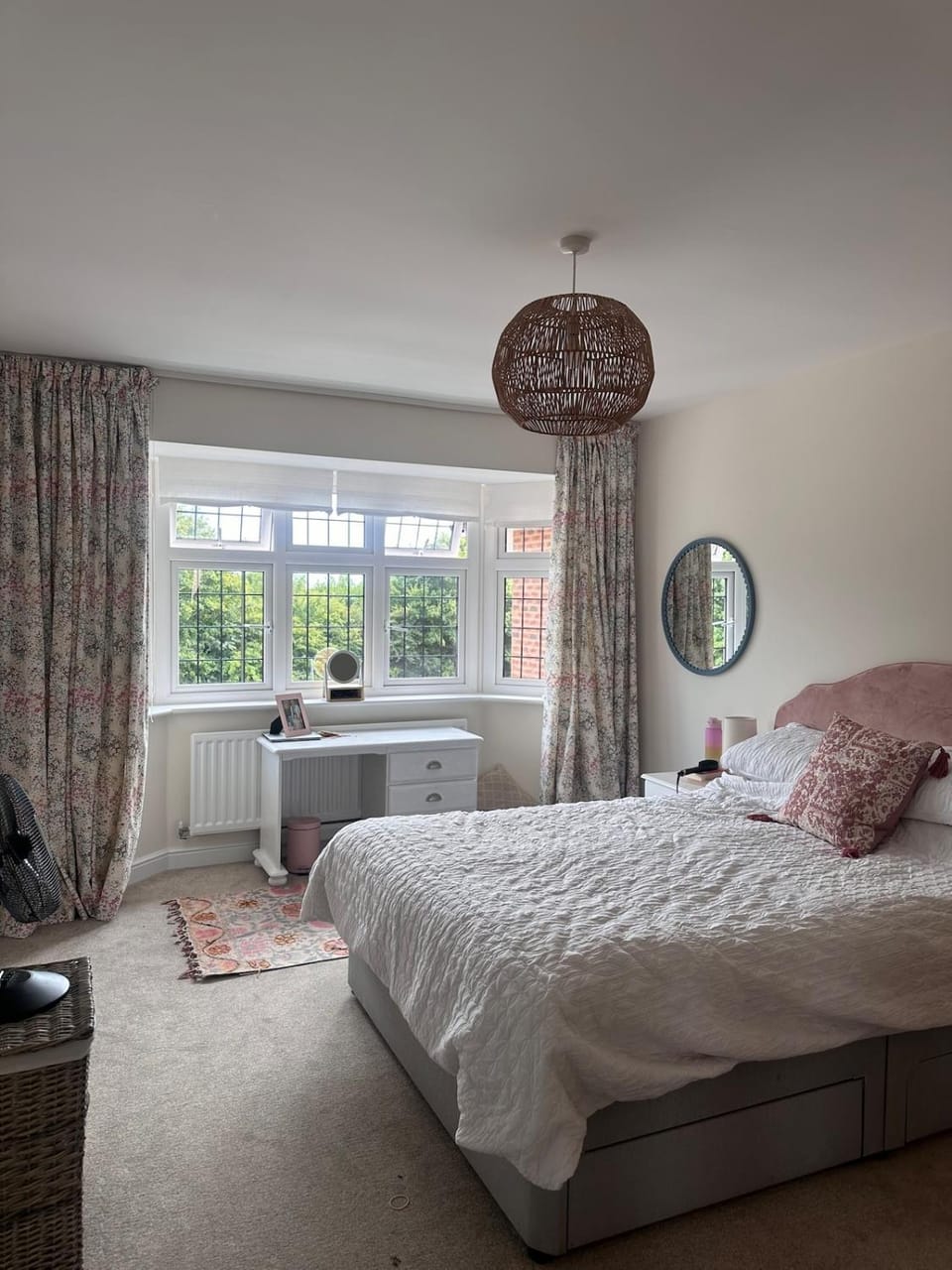 3 bed 3 en-suite - HOT TUB! House in Chichester