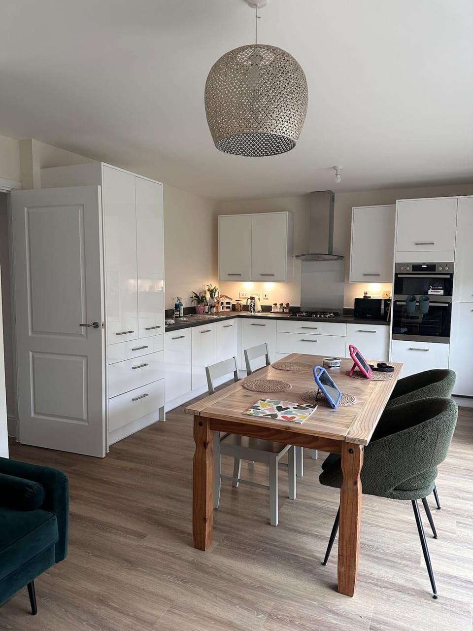 3 bed 3 en-suite - HOT TUB! House in Chichester