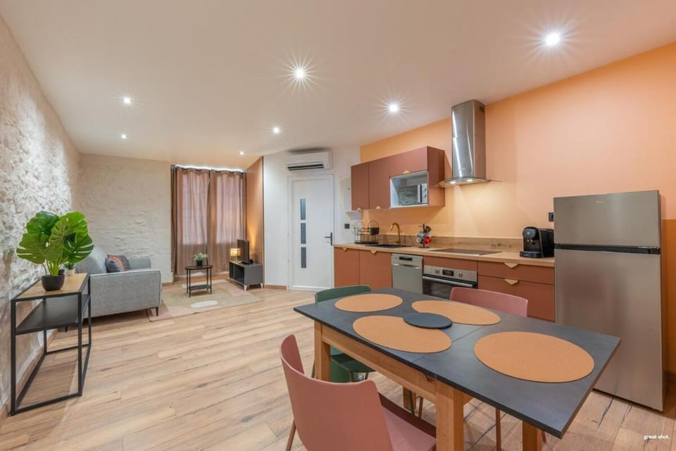La tavernne de Balaach Clim Wifi Cozy Apartment in Carcassonne