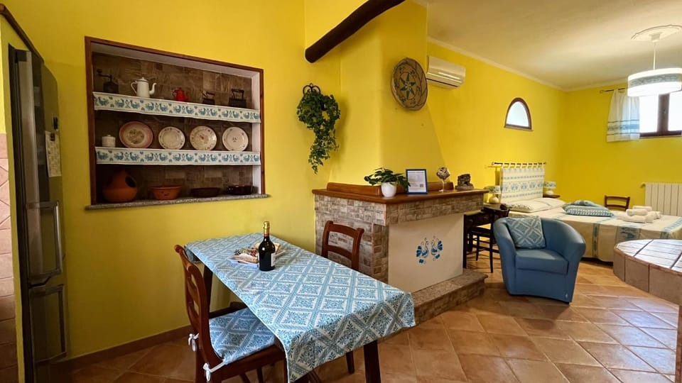 Open Space s'Ollastu con WiFi, Patio e Aria Condizionata Apartment in Sardinia