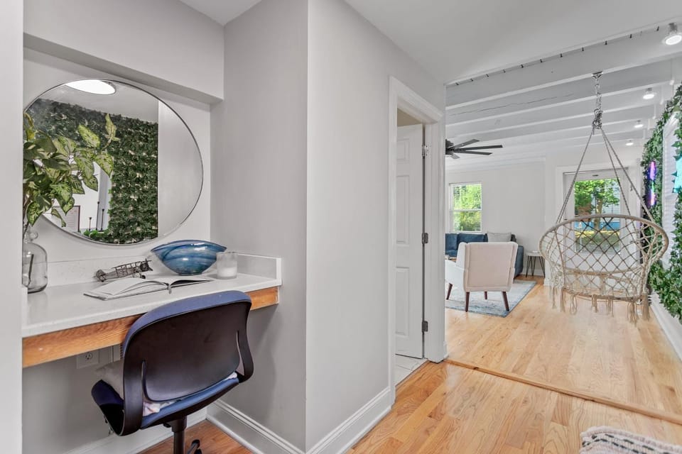 Home and Guest Home in Historic Oakwood House in Raleigh