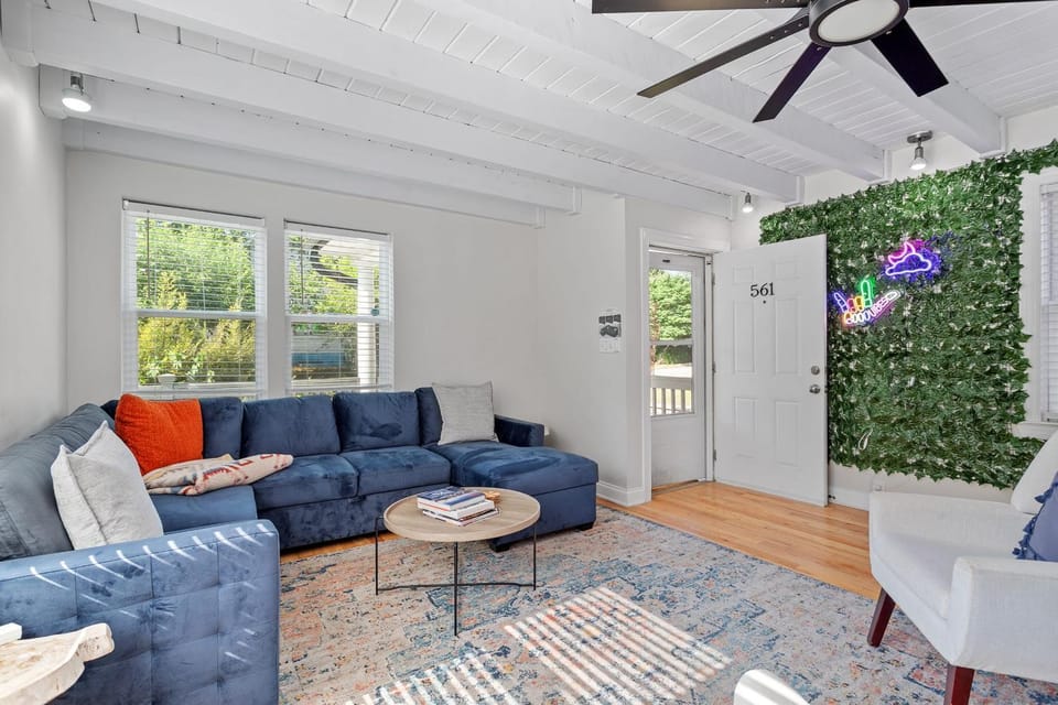 Home and Guest Home in Historic Oakwood House in Raleigh