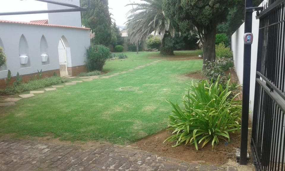 TSM Guesthouse Bed and Breakfast in Gauteng