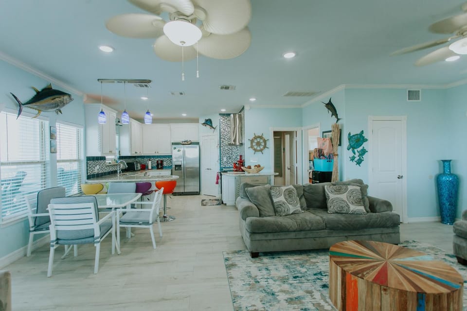 Kitchen or kitchenette, Living room, Seating area, Dining area, fireplace