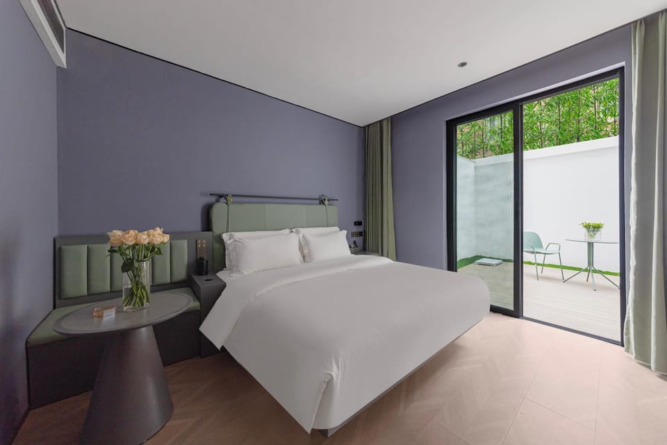 Bed, Balcony/Terrace, Photo of the whole room, Bedroom