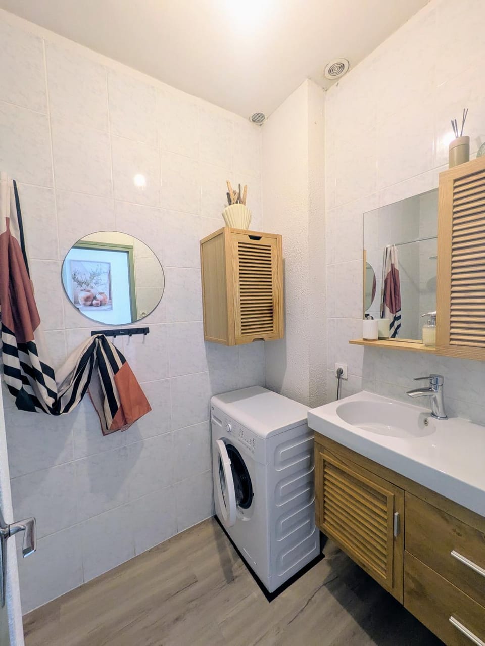 Bathroom, washing machine