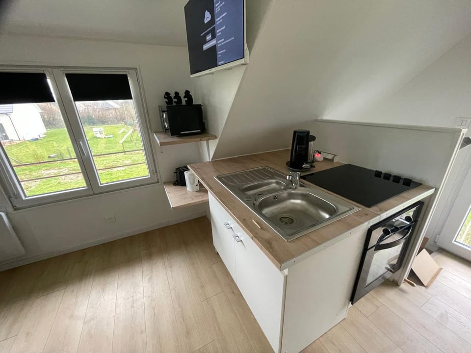 Kitchen or kitchenette