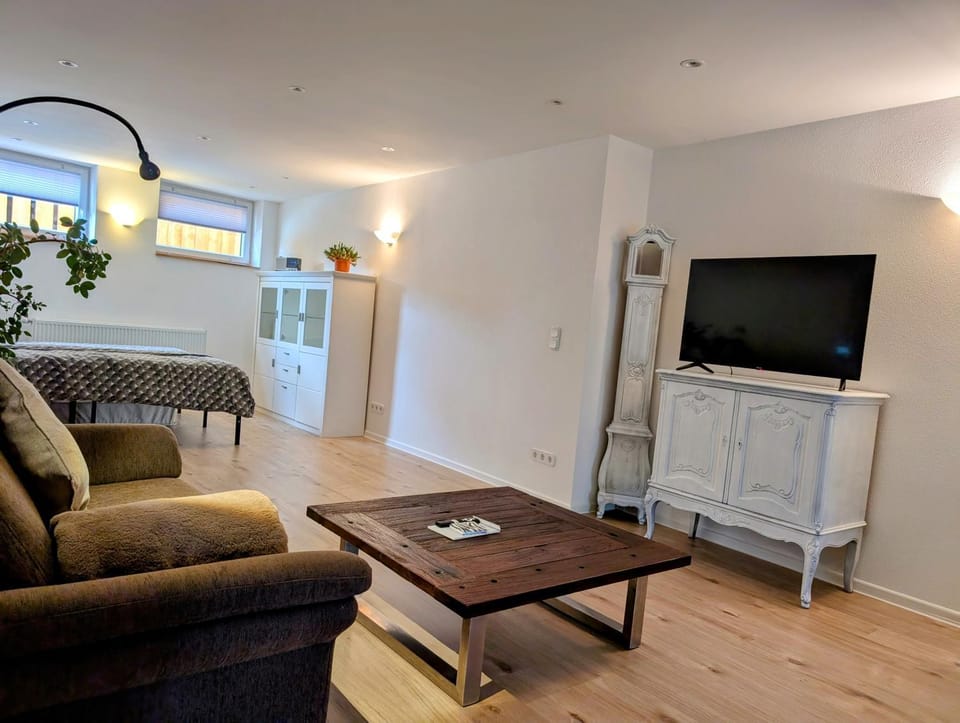 TV and multimedia, Seating area, Evening entertainment